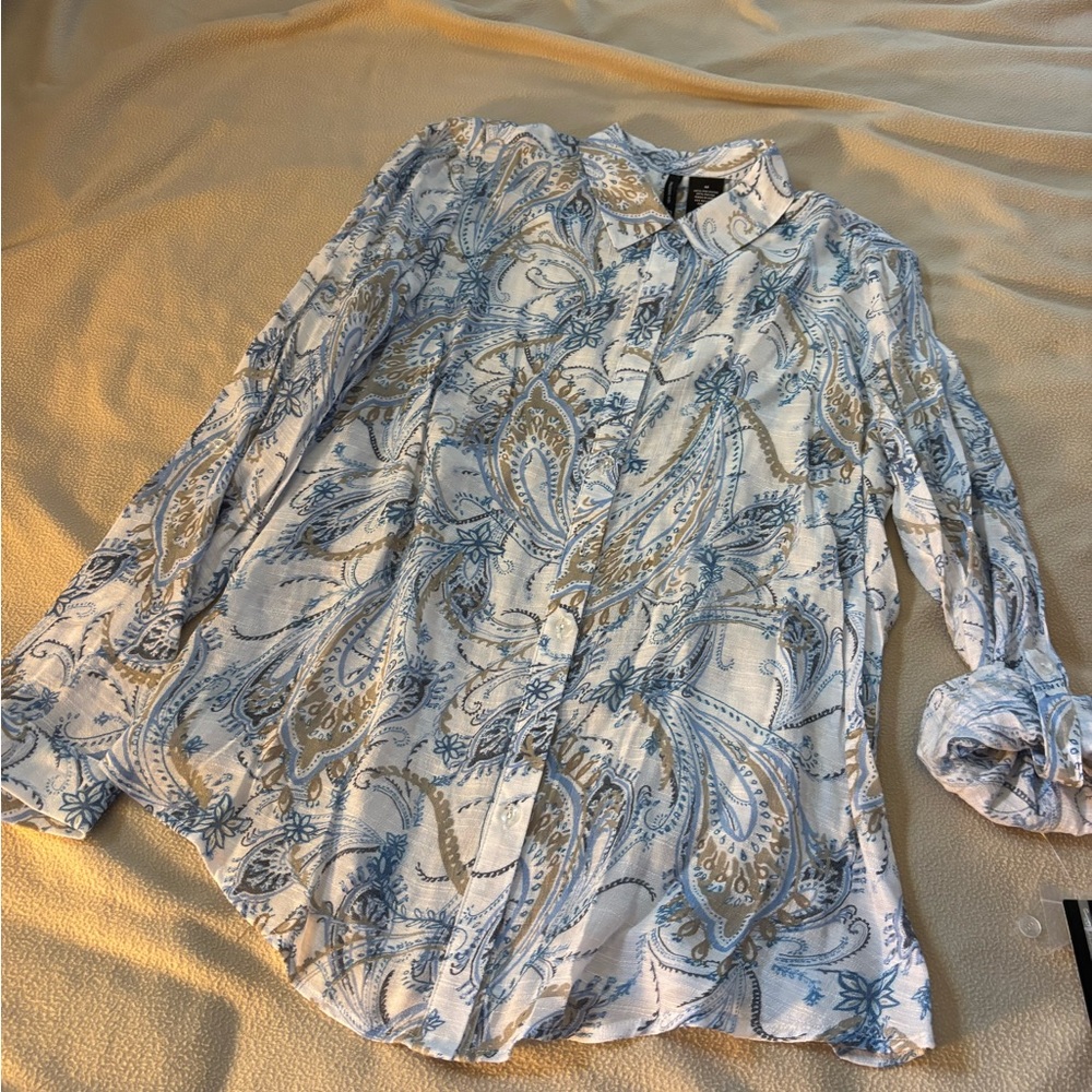 Belk Blue and White Casual Button Down Shirt